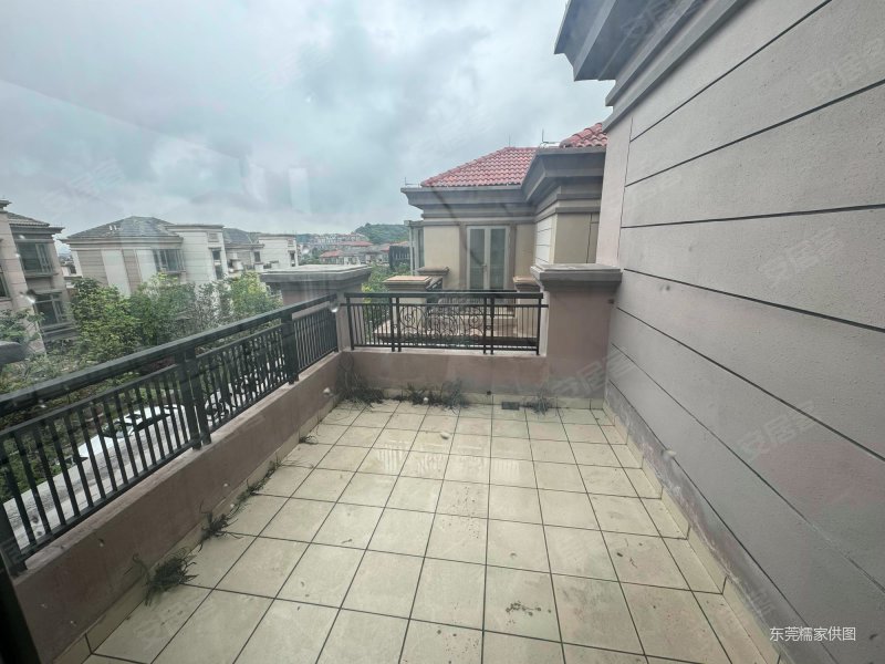 海逸豪庭御峰(别墅) 楼层好 高绿化 居住密度低 次新房