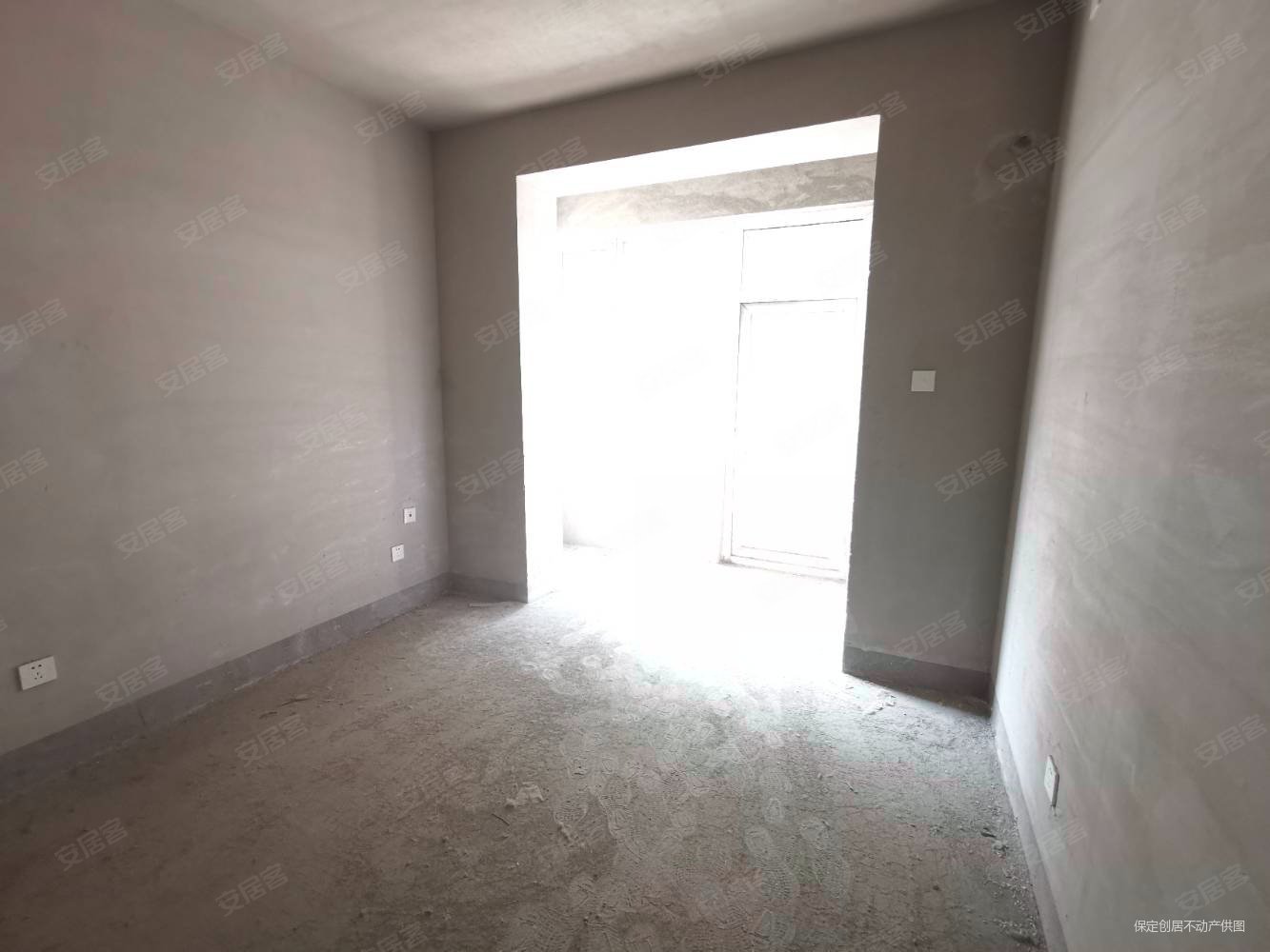 维多利亚上院2室2厅1卫84.39㎡南64万