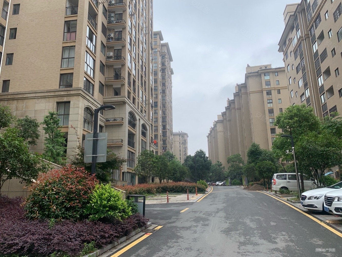 急售龙湖丽园边套百变毛坯南北通透,钥匙在手随时看房.