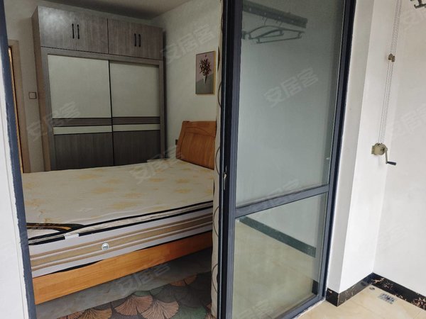 桂林七星三里店国贸益华城急租 三里店益华城 一房两厅 家电齐全民用水电 电梯高楼层出租房源真实图片