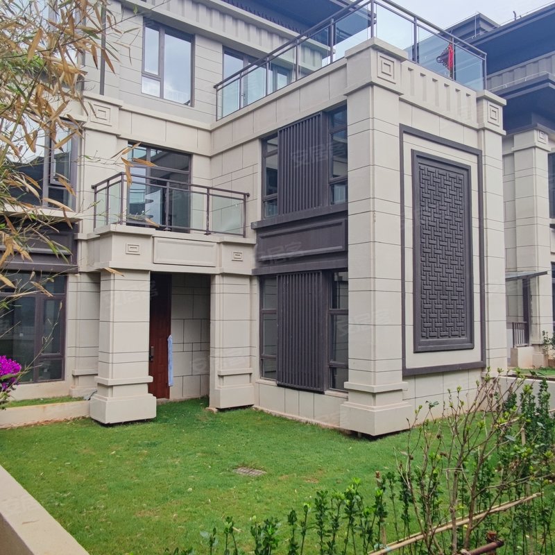 年1月20号毛坯交房,属于别墅社区 生活配套 小区2公里内有附属医院