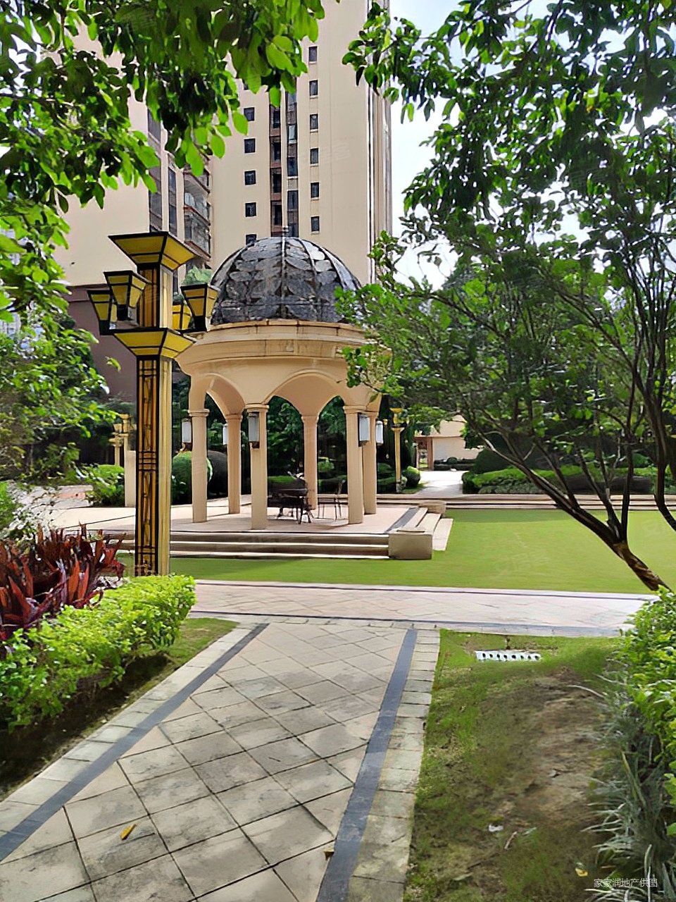 鑫洲湖心岛1号4室2厅2卫137.46㎡南北265万