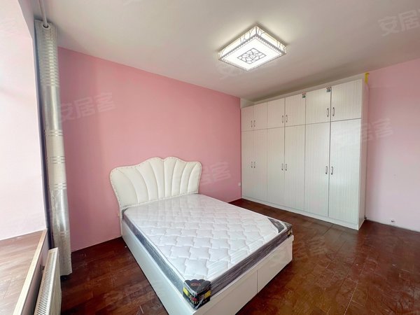 济南天桥汽车总站燕鲁花园大飘窗!