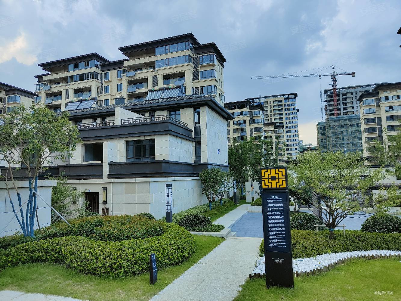 中丞国宾府(三期)4室2厅2卫134㎡南200万