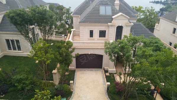 呈贡捞鱼河湿地公园旁边古滇王国联排别墅大花园大露台200万