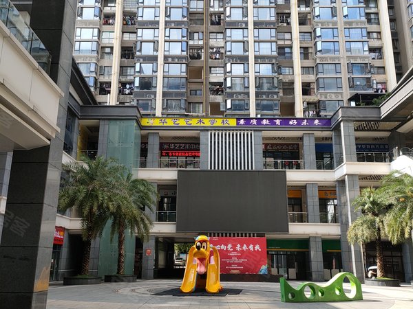 南宁西乡塘西乡塘周边华发未来荟实拍真图!