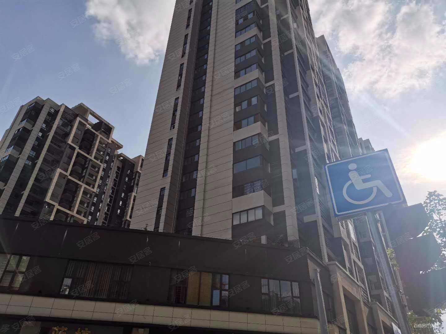 带有私家露台80坪,联发君悦壹号二手房,99万,2室2厅,1卫,85平米-柳州