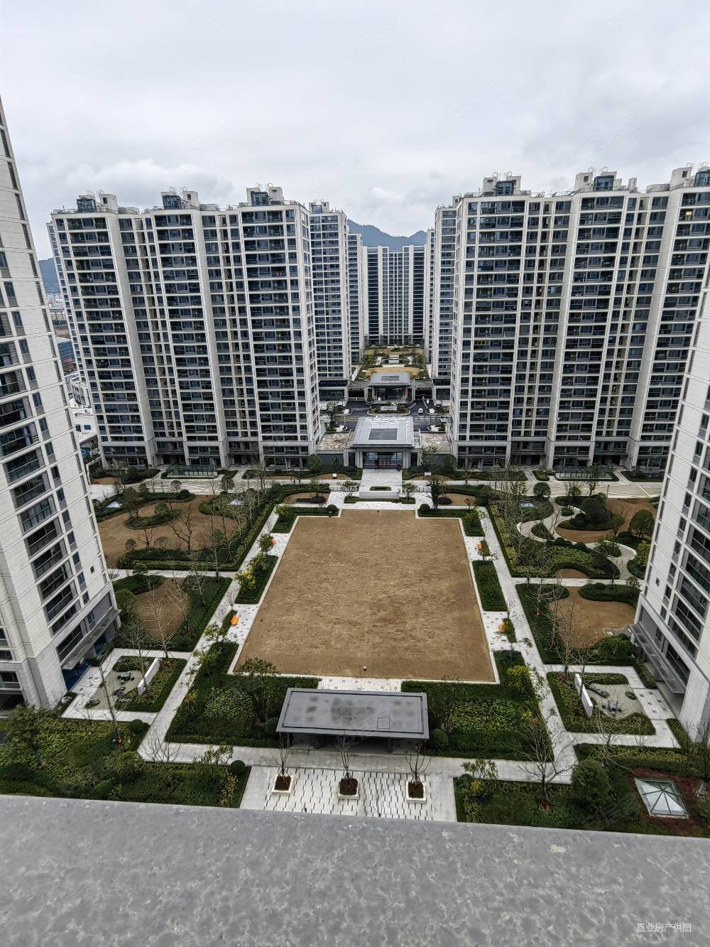 秦忆荣府北区3室2厅1卫95.63㎡南155万