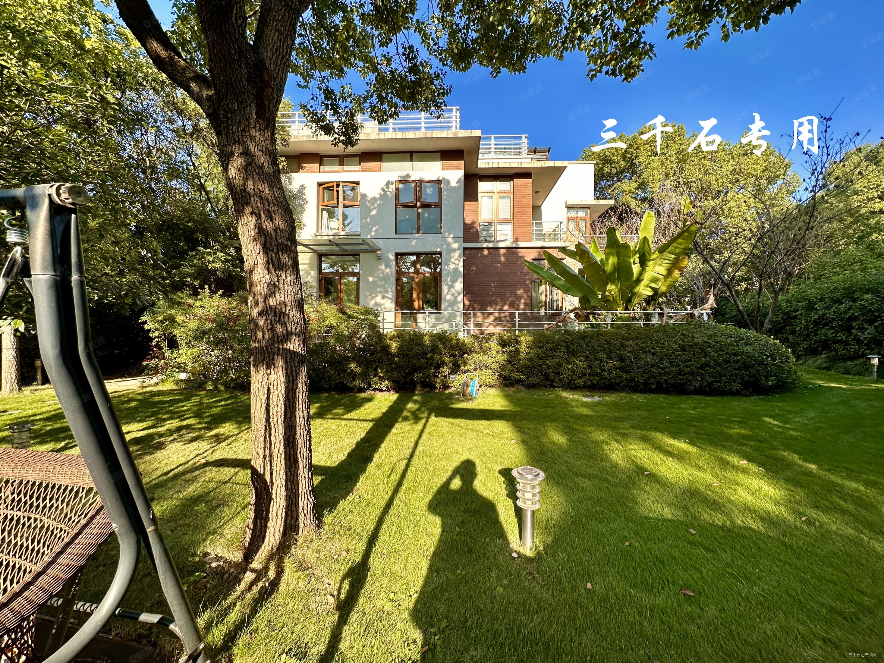 徐泾夏都小镇旁,高径路次新小区,大华西郊 户型,价格 低,大华西郊别墅