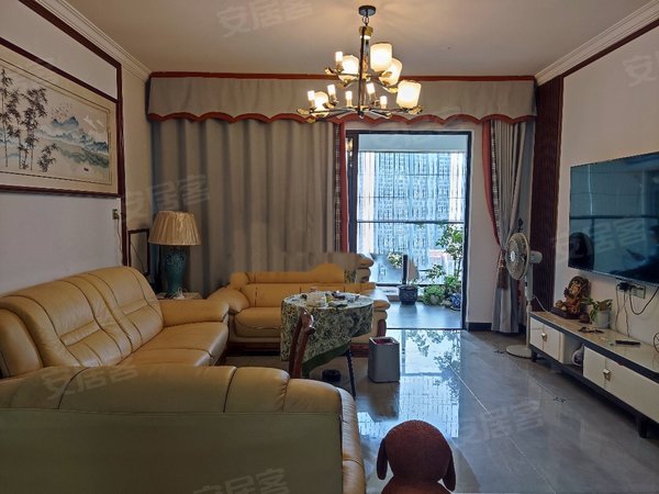 贵港港北普罗旺斯盛世嘉园体育中心 盛世嘉园大四房 2300元每月 随时