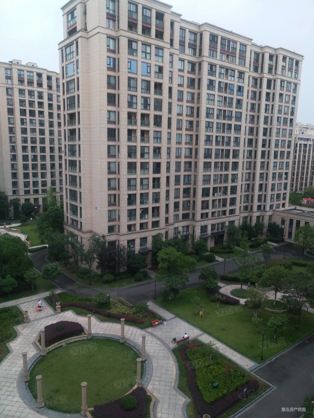 嘉悦城东边套带车位户型方正四房两厅两卫急售