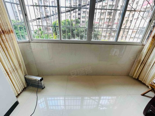 广州白云梅花园梅苑小区梅花园地铁口 电梯两房 梅苑小区 温馨舒适 有