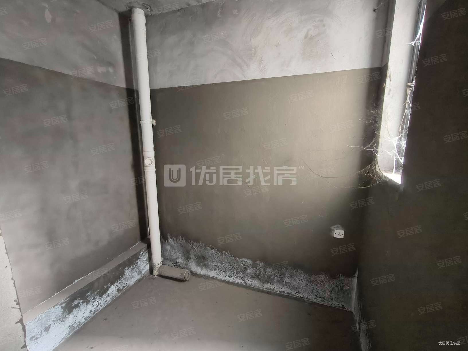 北城华府一楼带双花园 地下室