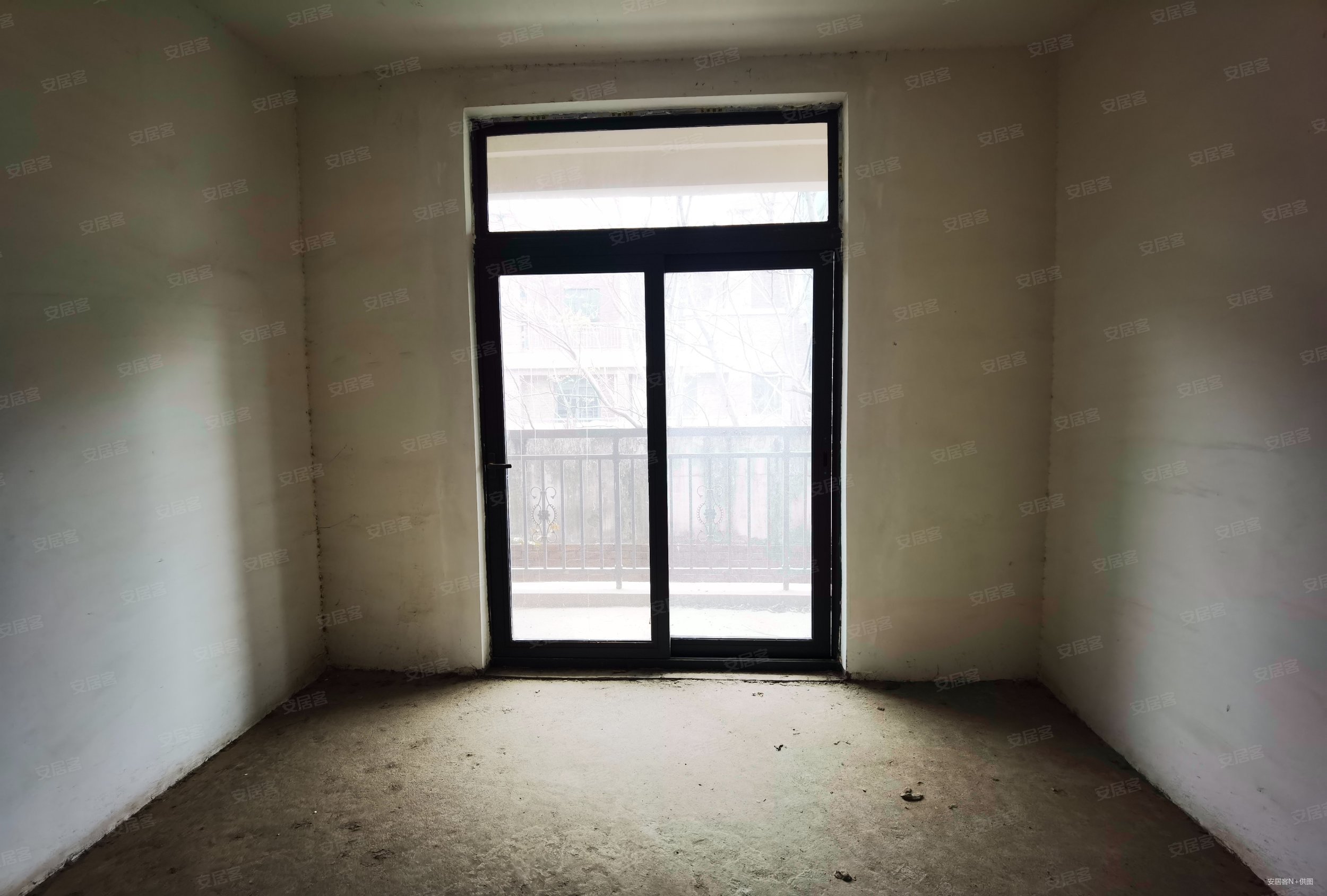 恒大龙城(别墅)4室2厅3卫188㎡南北215万