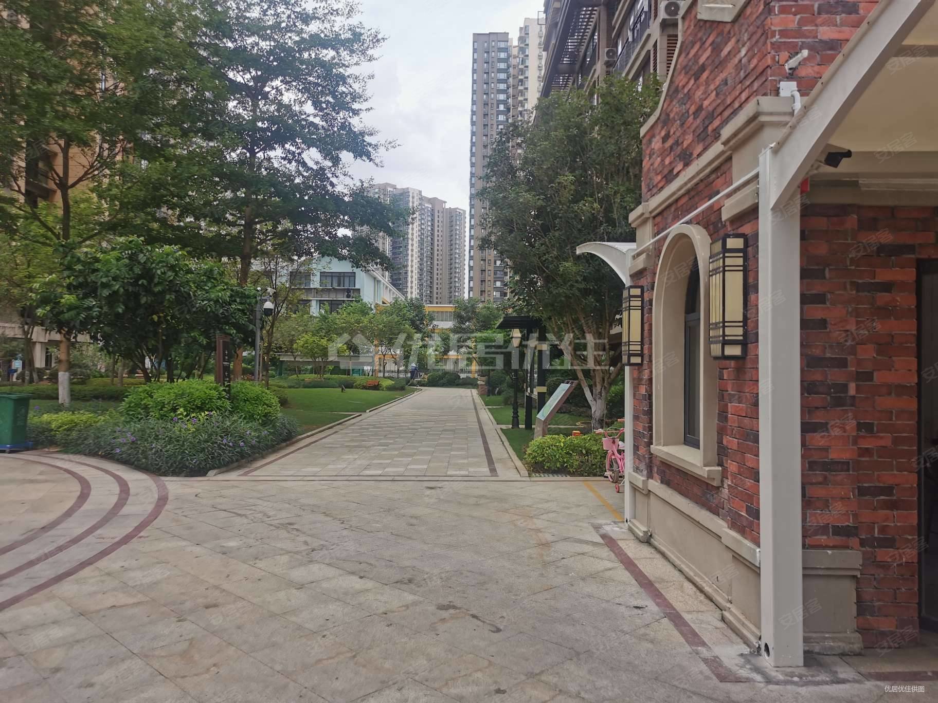 联发君澜毛坯大5房超大阳台仅售184万起