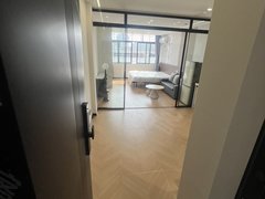 泉州石狮石狮市步行街鸳鸯池附近全新装修木地奶油风大单间采光很好一层两户很安静出租房源真实图片