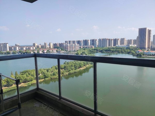 苏州吴江汾湖吴江虹桥花园政府旁一房一卫精装,电器齐全,民用水电燃气