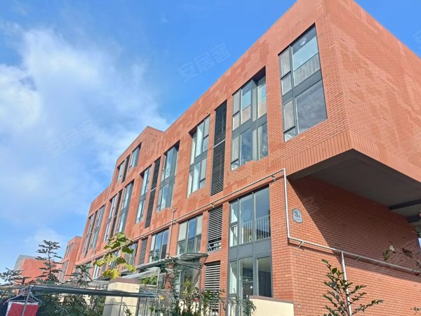 青岛即墨西元庄济青花苑八期对面,一楼,精装套一,家电齐全,拎包入住.