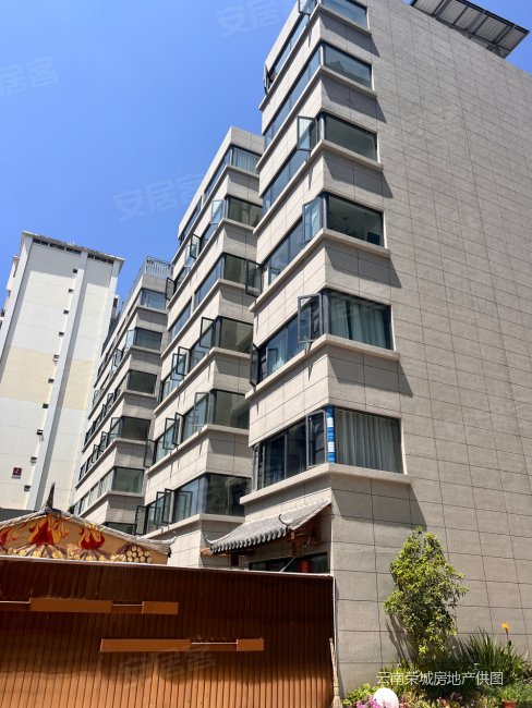 国贸中心电梯房总高7层近沃尔玛宝海公园旁