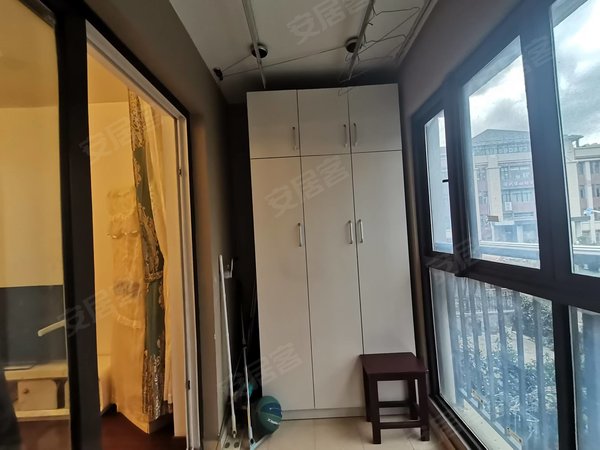 镇江润州南徐新城周边万科沁园万科沁园洋房 精装3房 家电家具齐全出租房源真实图片