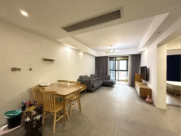 金华永康永康市区万鸿名城溪心方向小区，两室，可当三室，包物业车位，家具齐全，拎包入住出租房源真实图片