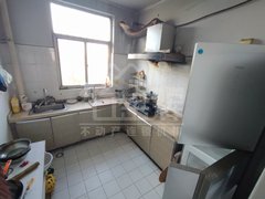 鹤壁淇滨世纪广场军民花园 三楼 三室一厅一卫 可拎包入住 已打扫卫生干净整洁出租房源真实图片