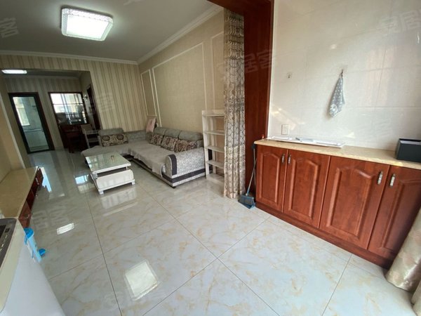 毗邻万达广场 新丰小区 精装修 配套齐全 民用水电 随时看房