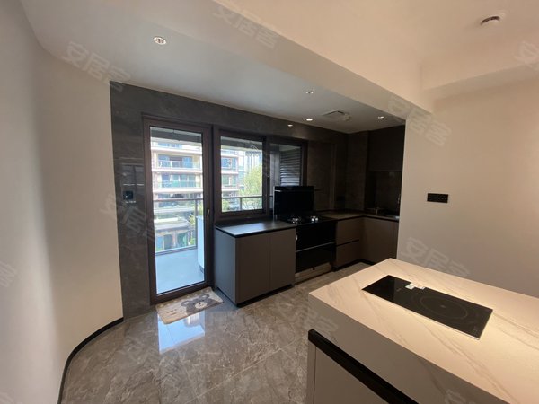 重庆渝北照母山龙湖舜山府(二期)舜山府大平层 轻奢风 板式结构 一梯