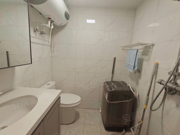 大连开发区快轨金马路凯旋国际金马路轻轨站一室一厅出租房源真实图片