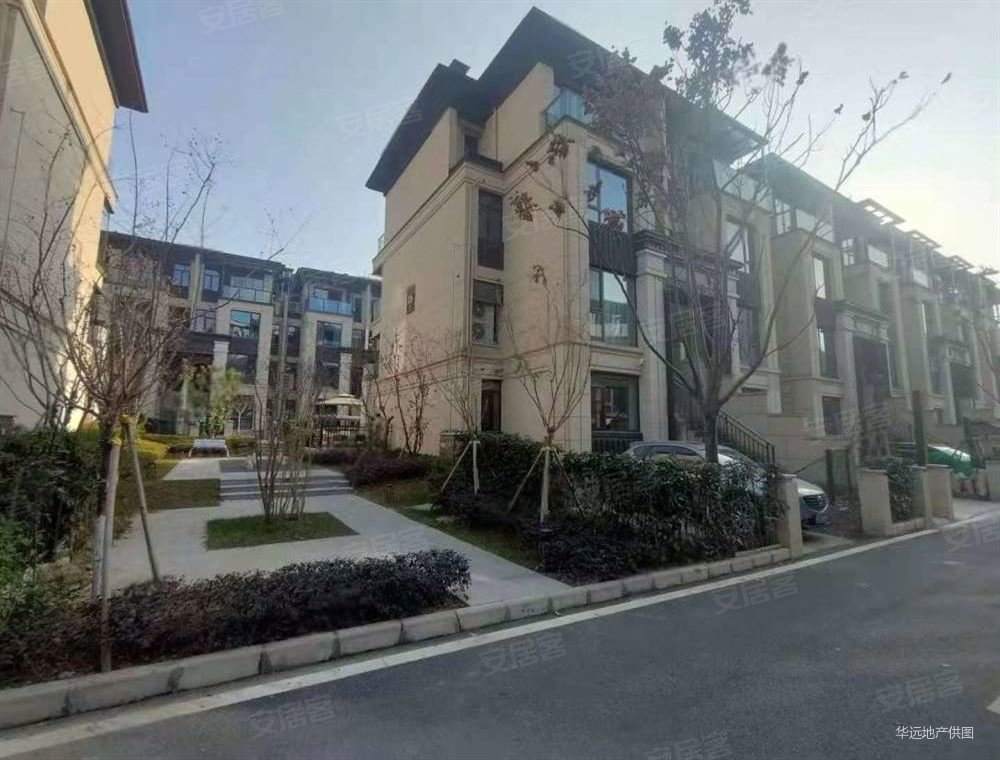 夷陵万达鸿坤花语墅叠拼带院子  154平116万诚心卖!