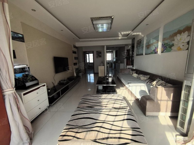 东新苑117平三室可贷款家具家电放下拎包入住开小49中