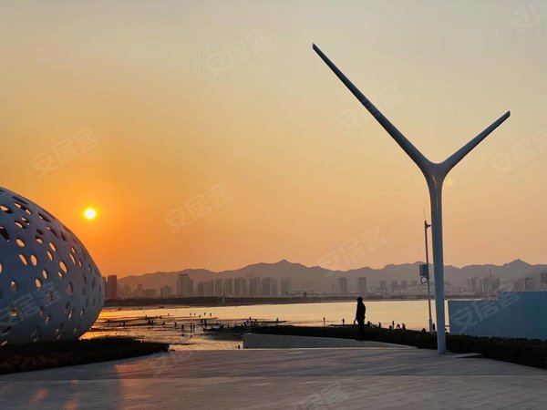 威海经区皇冠华发九龙湾(三四期29-52号)华发九龙湾三期三室出租家具