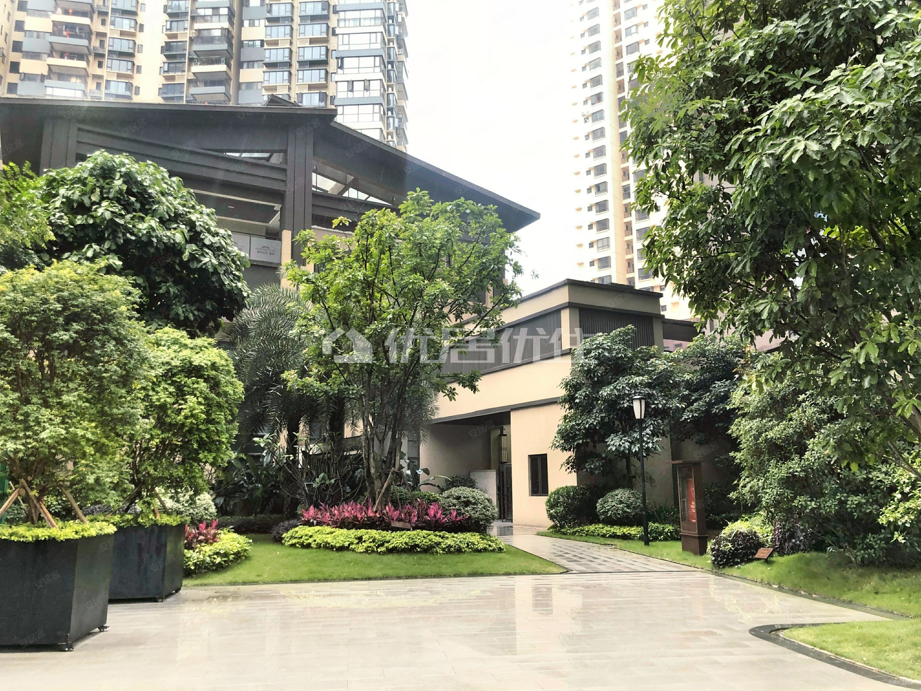 荣和半山华府4室2厅2卫95.75㎡南116万