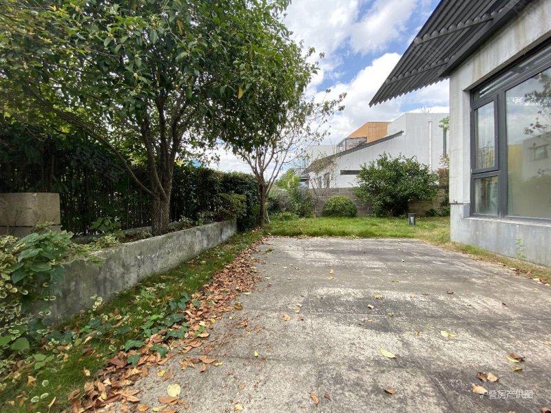 安亭新镇魏玛原墅二期,精装修,拎包入住,满五年,对扣同济