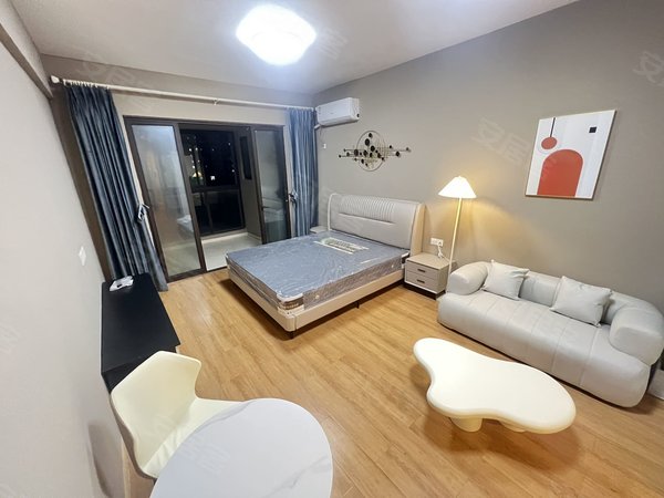 常州武进花园街星河创客工寓吾悦广场星河coco旁,星河国际 落地窗单身