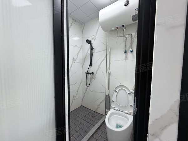 金华浦江县浦江城东一点红大道177号楼本人房東，精装修公寓出租，随时看房，停车方便，押一付一。出租房源真实图片