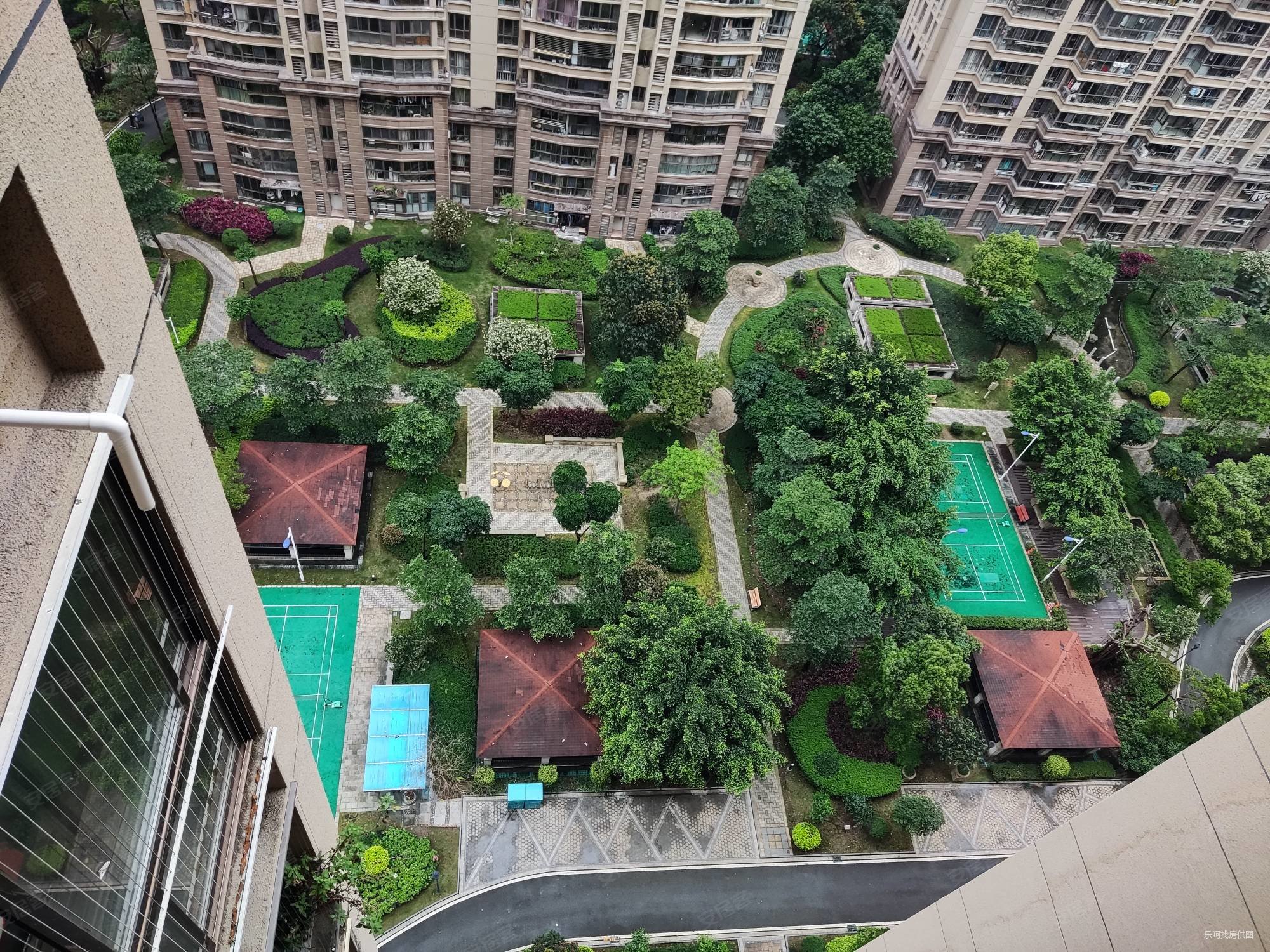 精耕闽江世纪城a b区!门店在b区西门房源很多,欢迎来店里!