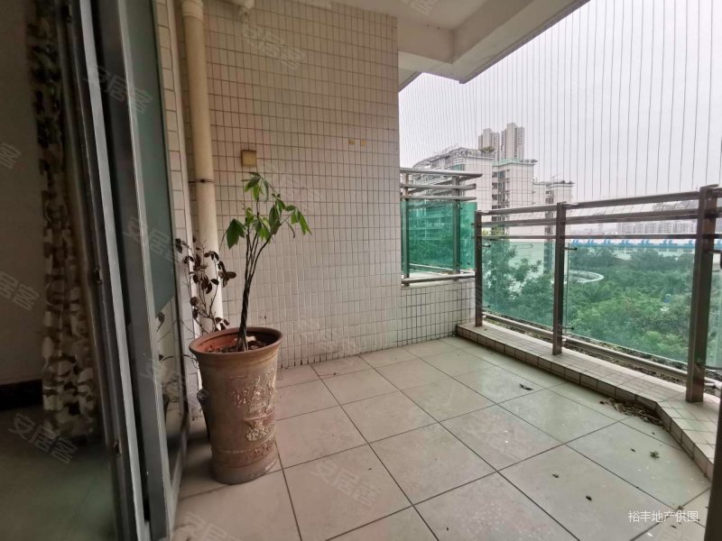 骏景花园 5 房  193 方