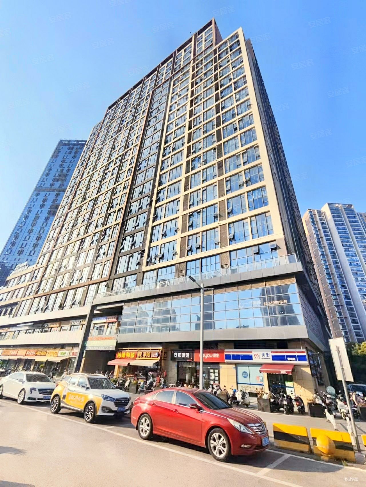 捡漏地铁口复式公寓中邦欢乐颂房东忍痛出售格局方正采光好