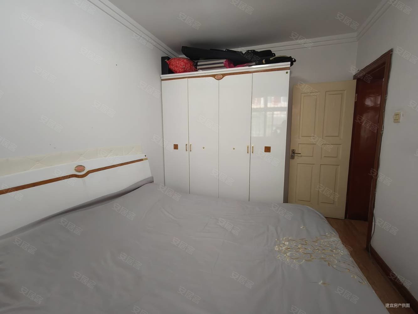 印染厂家属院3室2厅2卫120.78㎡南北218万