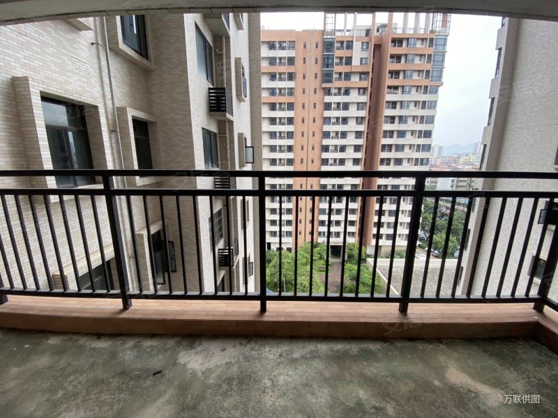 英德新天地星座3室2厅2卫120㎡南北58.8万