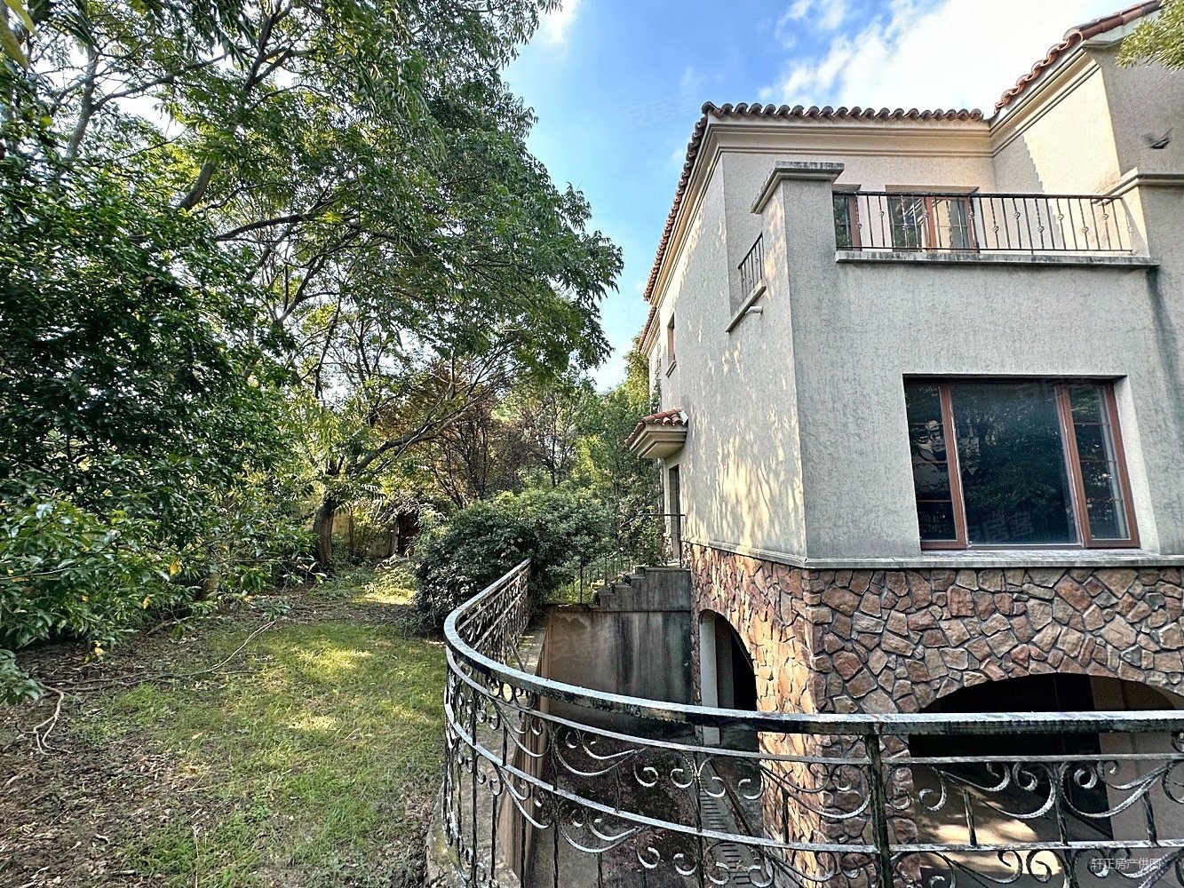 急售房源檀香园大独栋两面临河地铁口占地15亩