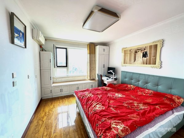 地铁2号线丨精装修婚房丨小三室改善户型丨亚泰梧桐公馆