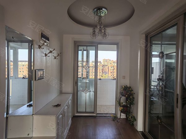 青岛平度市政府奥园水岸豪庭房子装修明亮,干净板正,业主人特好出租