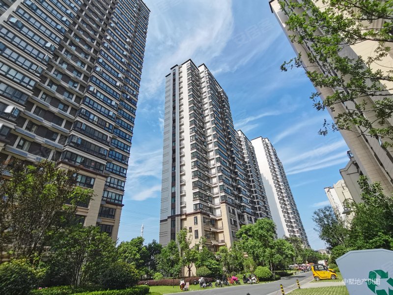 保利罗兰春天3室2厅1卫101.66㎡南北140万