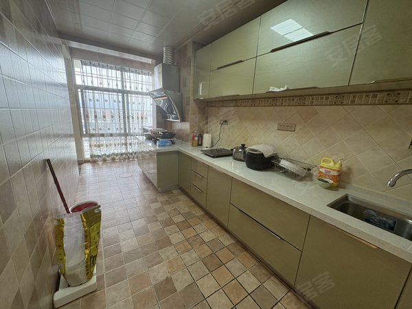 凉山西昌长安中中信国际花城西客站 中信国际花城 套三 精装修 家具家电齐全 拎包入住出租房源真实图片