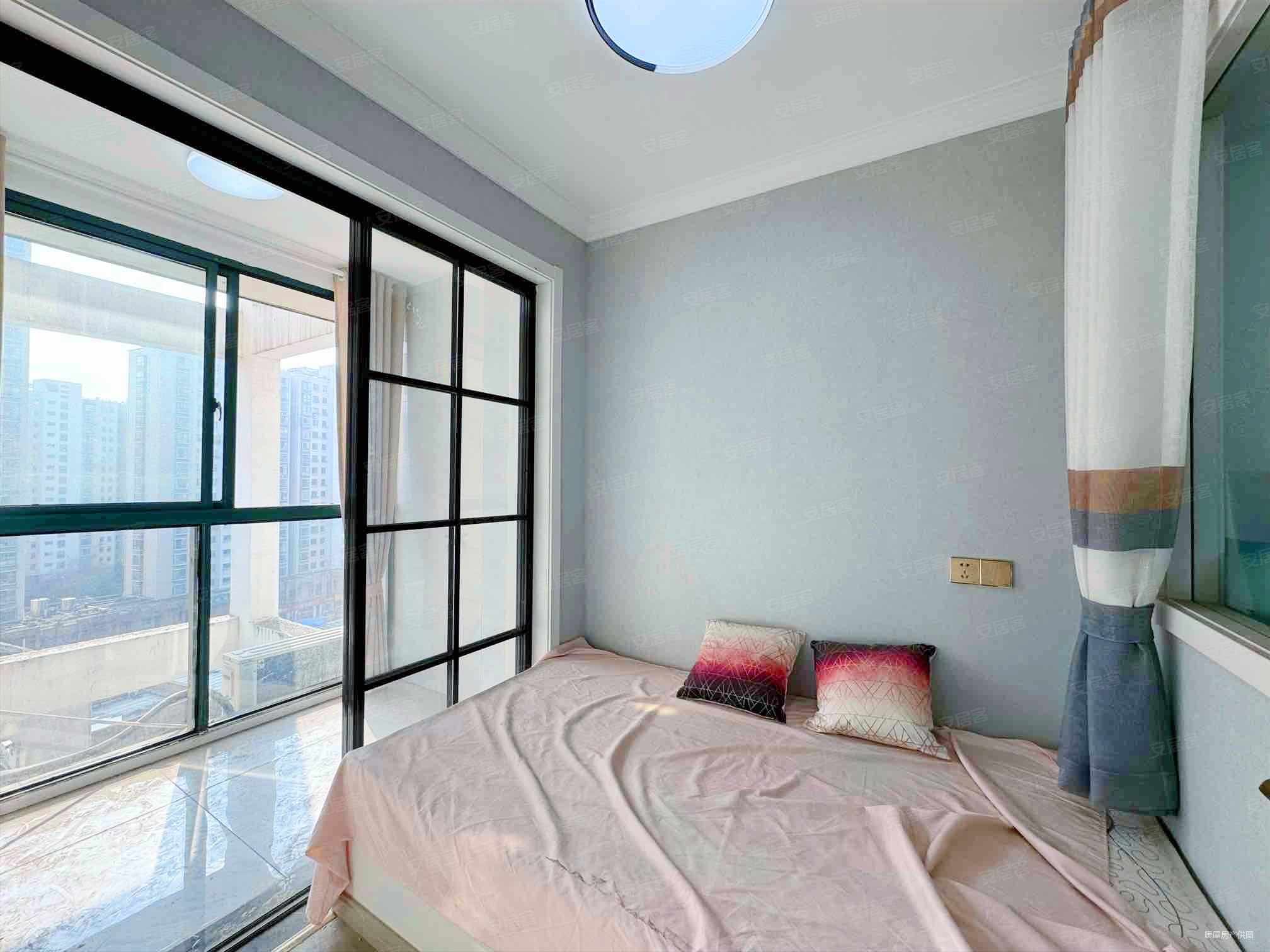 万达广场地铁口新泰康新村旁大丁佳苑婚装小两房满五包土出