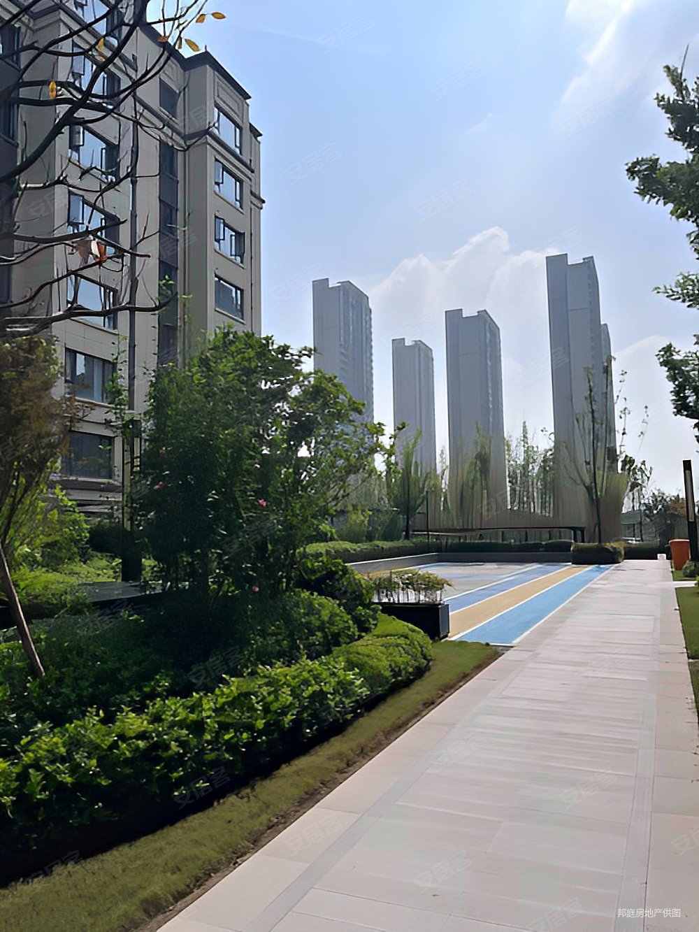 正商湖西学府3室2厅2卫114.73㎡南北124万