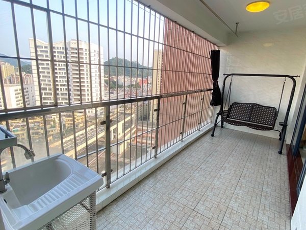 深圳布吉南岭黄金豪庭(龙岗)丹竹头地铁口步行200米配套齐全,光线好