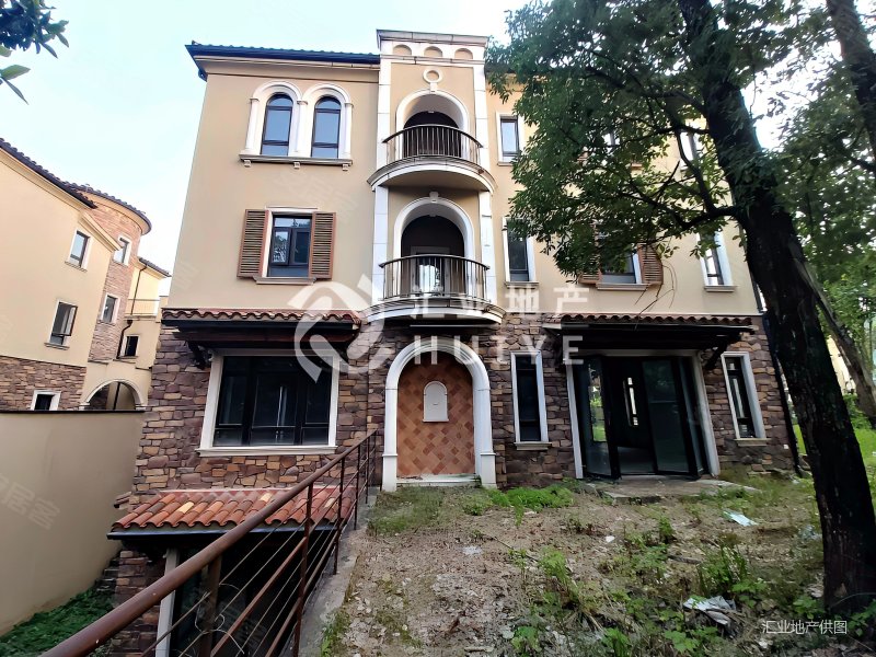 东莞顶豪别墅中信御园实用面积大带花园屋内空间宽敞